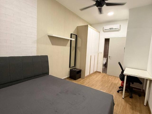 Fully Furnished Unit With 3 Bedroom 2 Bathroom Provide To Rent @ The Green