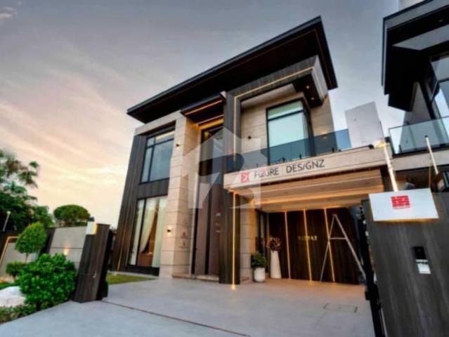 Fully Furnished Ultra Modern Bungalow with Kanal Lawn