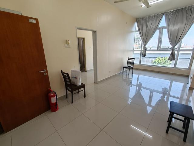 Fully furnished up to 8 Student Unit Mutiara Ville next lakefront home