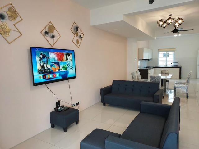 FULLY FURNISHEDDouble storey terrace at Casa Green Cybersouth Uitm