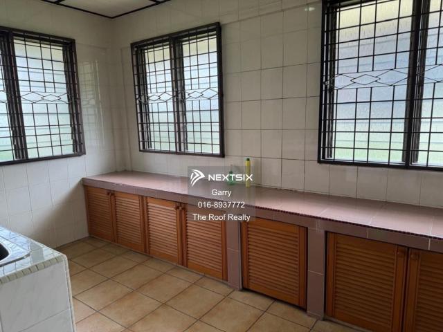Fully Rented 3 storey shop lot @ Tabuan Height commercial/ Jalan Song, Kuching. Roi 4.5%