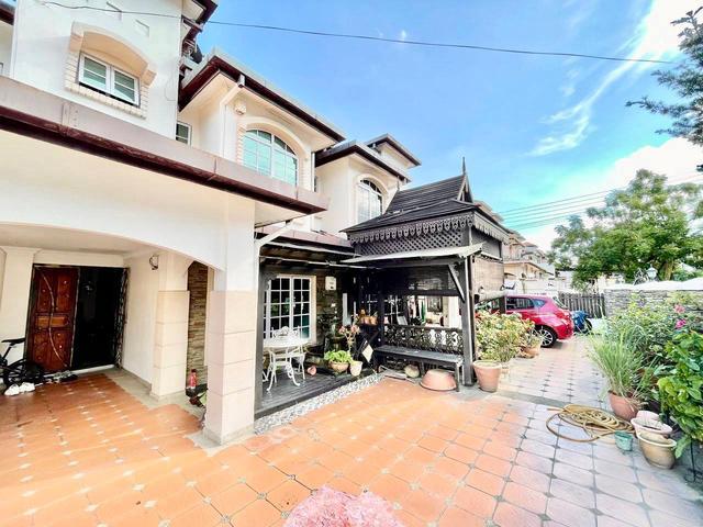 FULLY RENO EXTENDED Double Storey Intermediate USJ 2 Subang Jaya
