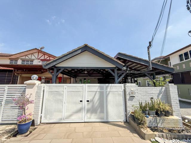FULLY RENO End Lot 2 Storey Terrace Taman Putra Perdana Puchong