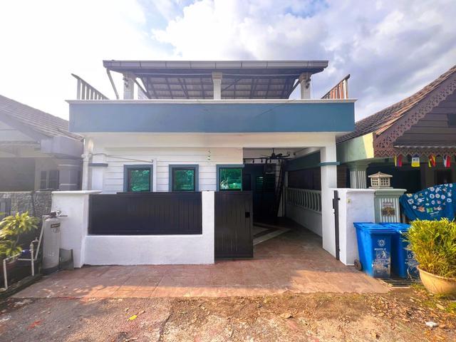 22x75 FACING OPEN2 Storey Jalan Kristal Seksyen 7 Shah Alam