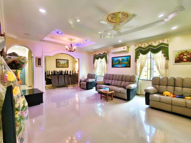 FULLY RENOCORNER LOT BANGLO SETINGKAT Desa Salak Setia Sepang