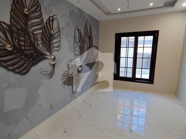 Fully renovated 3 bed dd 2nd floor west open boundary wall car parking 24 hours water gas electricity nearby hasan square