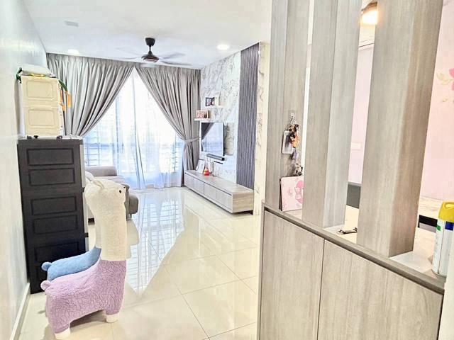 Fully Renovated 3 bedroom Veranda Residence Corner Lot