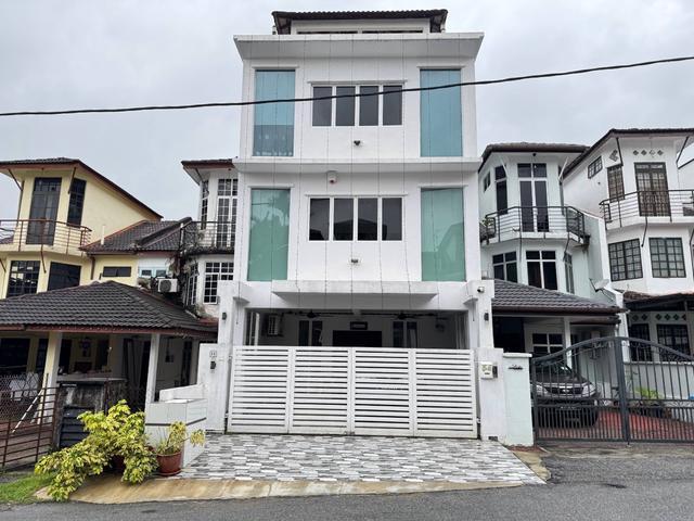 FULLY RENOVATED 3 Storey Terrace House Taman Bukit Utama Ampang
