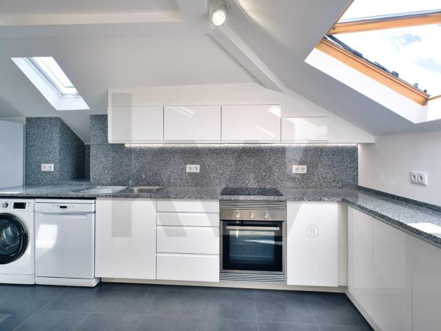 Fully renovated 1 bedroom studio apartment on Av. João XXI, Lisbon | Areeiro
