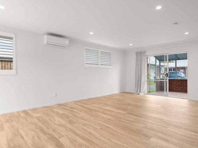 Fully Renovated 2 Bedroom + Office Home in Hamilton East – Private & Peaceful Setting