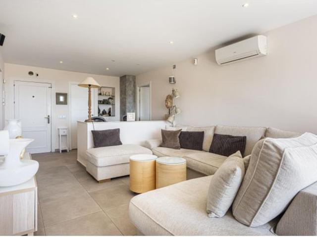 Fully Renovated 2 Bedroom Apt with Panoramic Seaviews