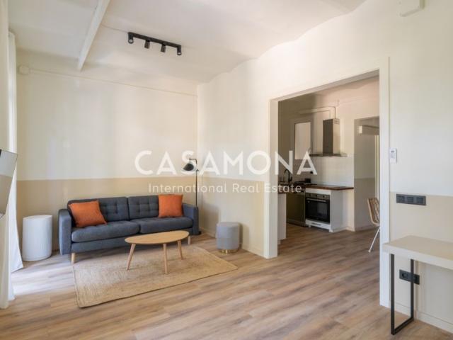 Fully renovated 2 bedroom 2 bathroom flat in Poblenou with a balcony