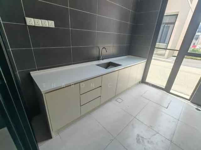 Fully renovated Corner Cluster house