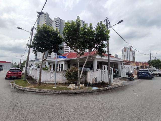 FULLY RENOVATED CORNER LOT Single Storey Taman Pinggiran Cyber