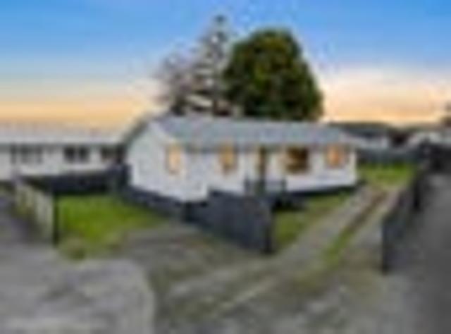 Fully renovated and affordable 2 bed plus study