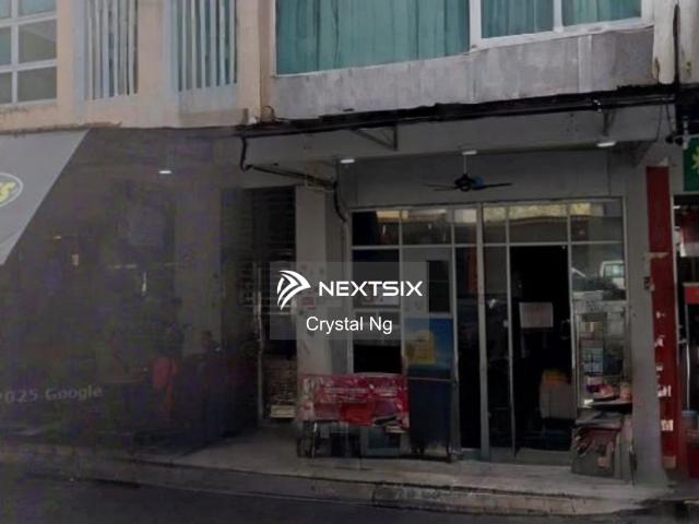 Fully renovated and extended, it also comes with a mezzanine floor—maximizing usable space for living or storage. Equipped with an auto gate
