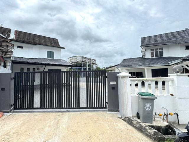 FULLY RENOVATED DoubeStorey End Lot Big Land Bandar Baru Uda