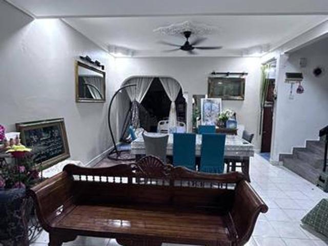 Fully Renovated Double Storey Terrace Taman Amanputra Puchong