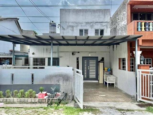 Fully Renovated Double Storey Semi D Cluster Seksyen 18 Shah Alam