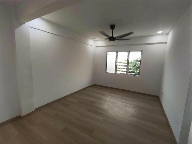 Fully renovated Flat Temenggong, Kulai low cost flat