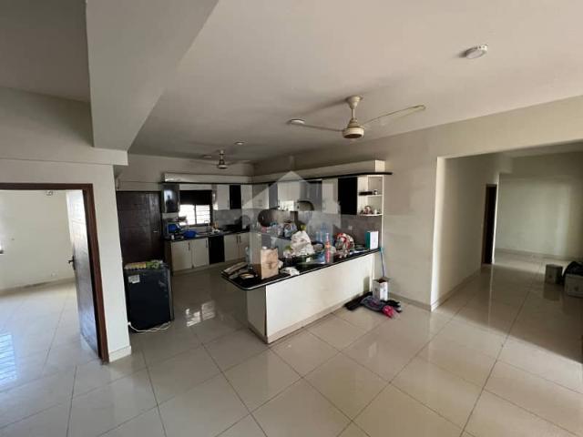 Fully renovated flat for sale in royal skyline clifton block 2