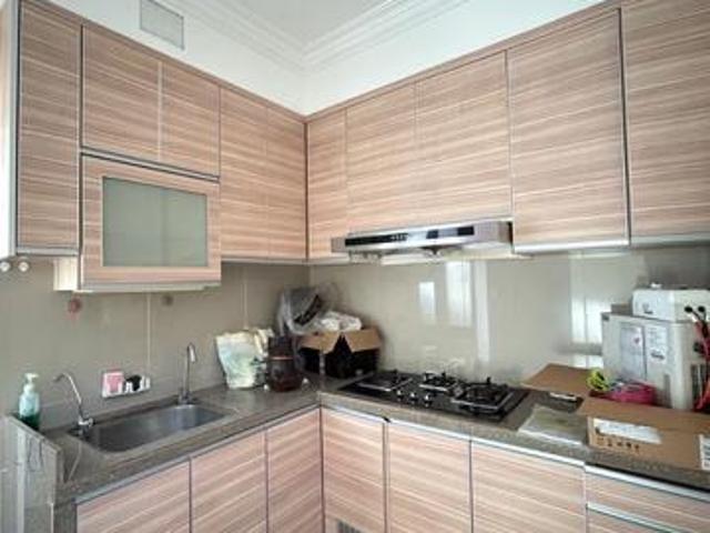 FULLY RENOVATED FURNISHED 1FIXED CARPARK Taman Jubilee Block 11