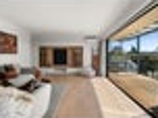Fully Renovated in Pillans Point Zoning!