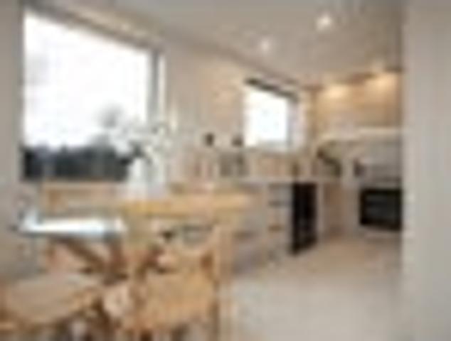 Fully renovated only 500m from the Pier and beach!