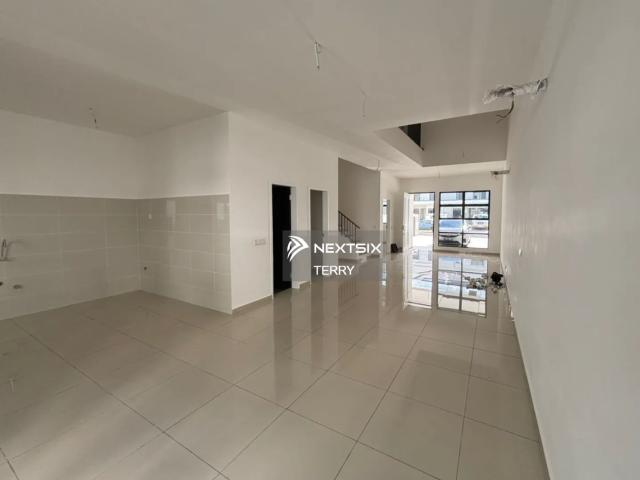 Fully Renovated Office Unit, Easy access to Jalan Skudai
