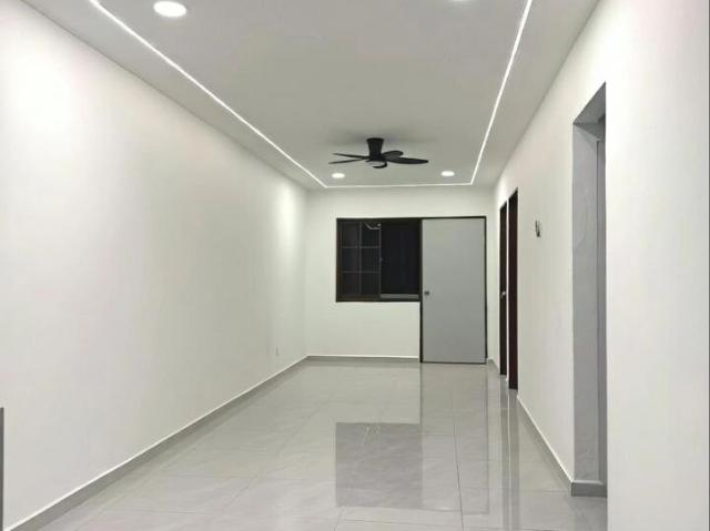 Fully Renovated Low Cost Flat at Bandar Seri Alam, Masai | 3 Beds 2 Baths | Freehold