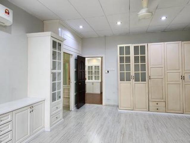 Fully Renovated Move in Condition house in Bukit Jelutong for Sale