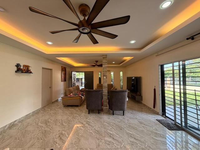 Fully Renovated Single Storey Corner House with Large Land in Mantin
