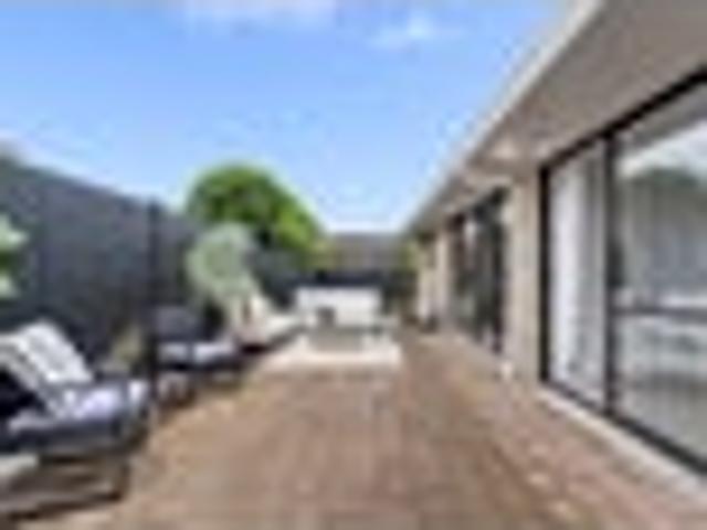 Fully Renovated Stylish & Spacious Otumoetai Oasis