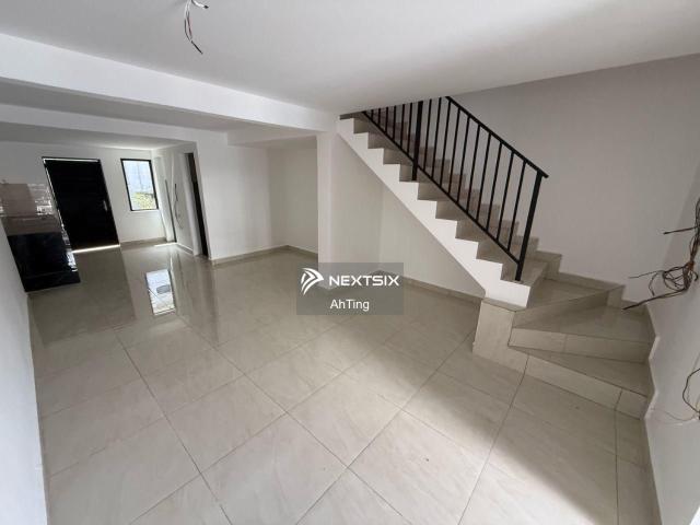 Fully renovated RM400k: Cornice, kitchen cabinets and table top, kitchen island, awning, all stainless steel grill, auto gate