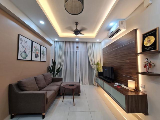 Fully Renovated Tropicana Bay Residences 872sf 1 Carpark