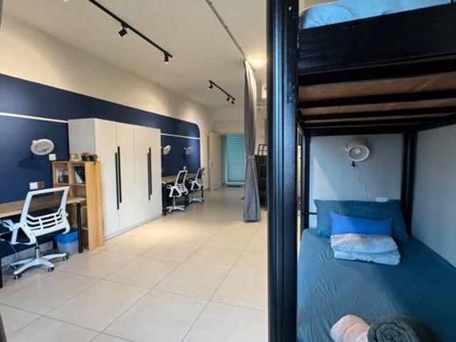 Fully Renovated Unit Next to UOC 4 People can Live