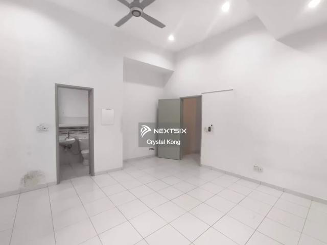 Fully renovated unit, nice condition