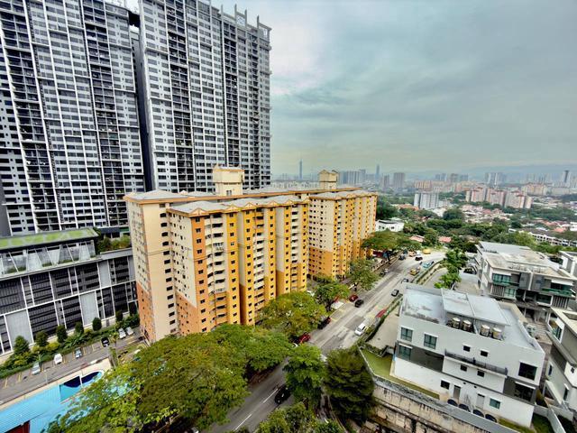 Fully RenovatedSri Lata Condominium Desa Petaling KL