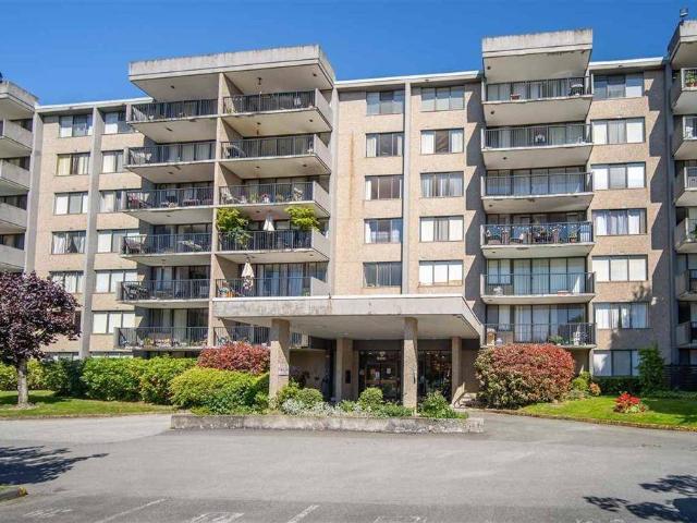 Fully renovation 2 bedroom top floor unit