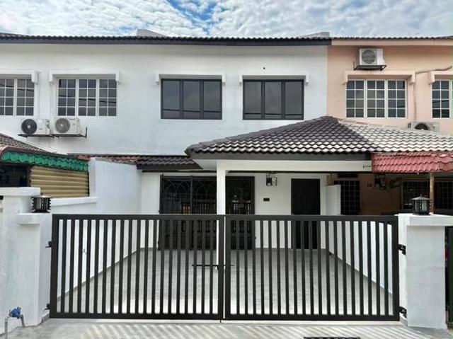 FULLY REFURBISH Double Storey Terrace Taman Kinrara 2 Puchong