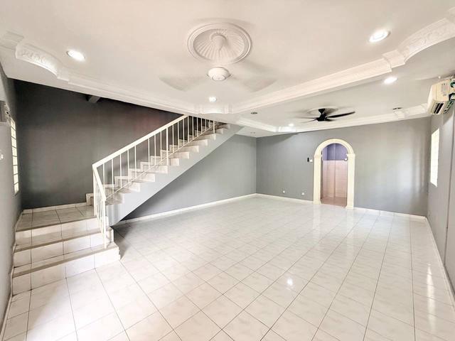 FULLY REFURBISHED 2 Storey Terrace Taman Semenyih Mewah Semenyih