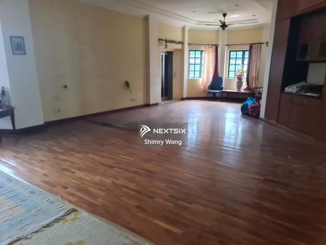 Fully refurbished. Move in conditions Endlot house. Quiet and spacious. Gated