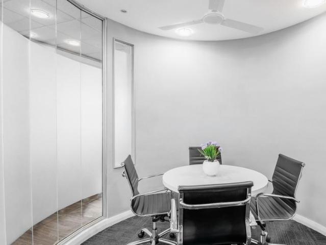 Fully serviced private office space for you and your team in Regus Laiboni Center
