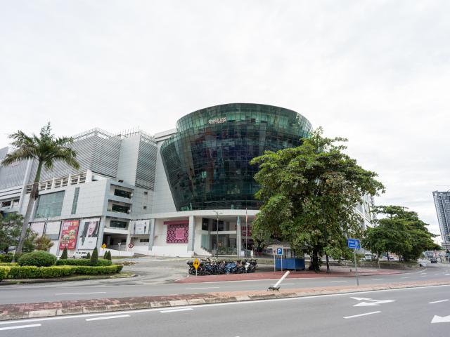 Fully serviced private office space for you and your team in Regus Suria Sabah