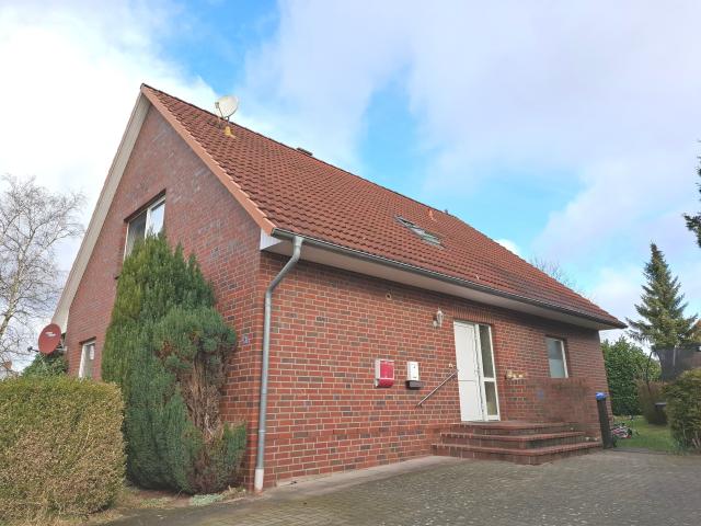 Für Anleger oder Selbstnutzer: Einfamilienhaus mit Einliegerwohnung in Fredenbeck Schwinge!
