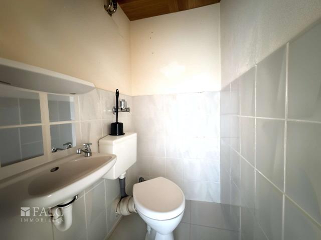 Sofort einziehen, keine Maklercourtage: Eigentumswohnung mit Loggia, Tiefgaragenplatz separat