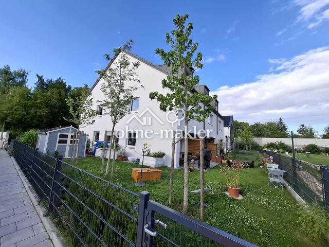Für Familien Modernes, sonniges KfW40 REH mit Süd Garten in gesunder Massivholzbauweise