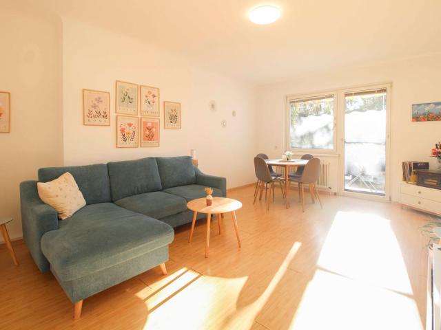 Für Familien und Paare Helle 4 Zimmer Wohnung mit Loggia in naturnaher und ruhiger Lage