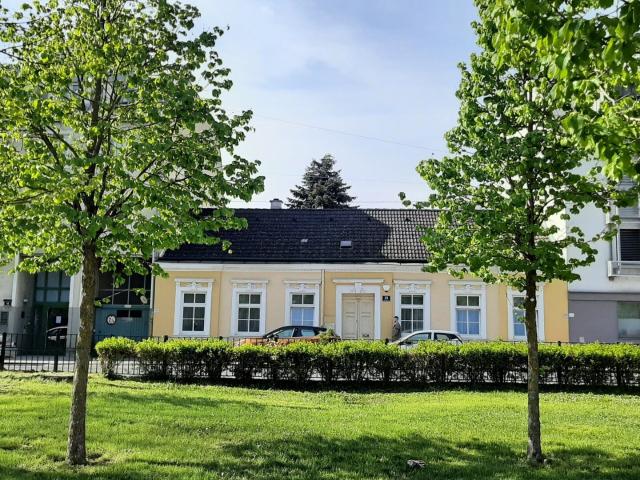 Für Liebhaber: Biedermeier Villa mit wunderschönem, ruhigen Garten