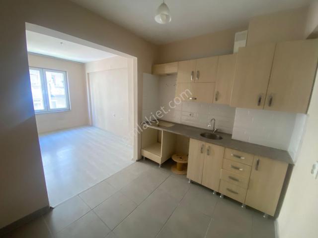 Furkan Emlaktan Pazar Mah 2+1 3.kat 90m2 Balkonlu Doğalgaz Kapıda Caddeye Cephe Daire